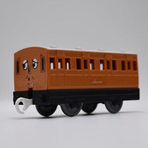 2002 ANNIE PASSENGER COACH CAR -TOMY - Thomas & Friends Vintage Coach Gullane